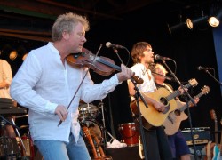 GODT OG BLANDA: �yvind Staveland og Paul Hansen serverte blanda drops fra en lang bandkarriere. FOTO: ANNE-LISE SURTEVJU